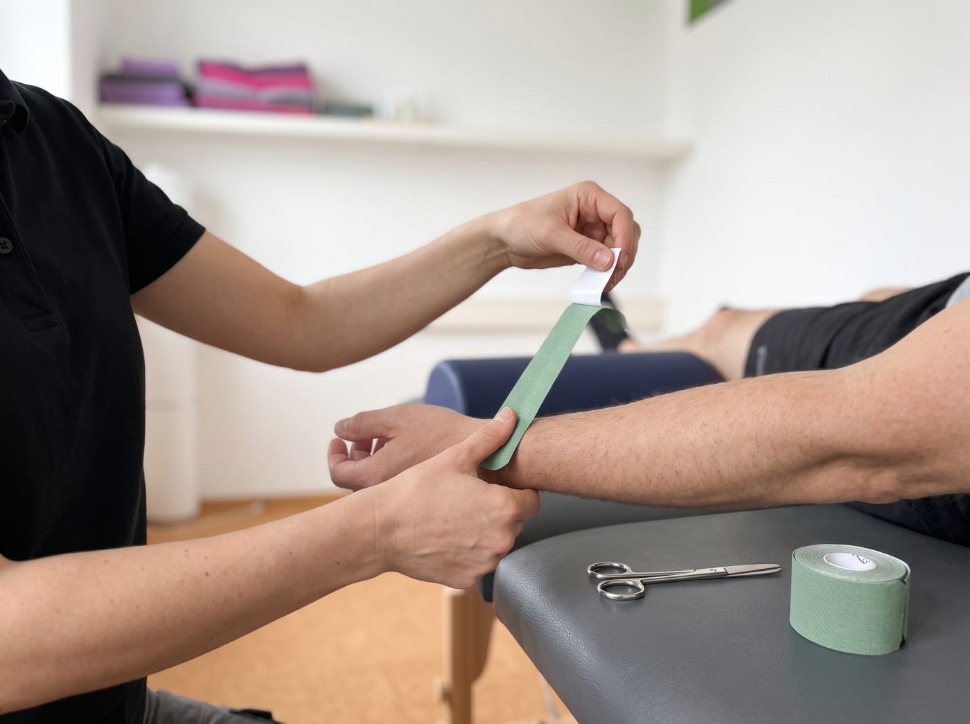 Anlage eines Kinesio-Tapes – RehaPro Neu-Ulm