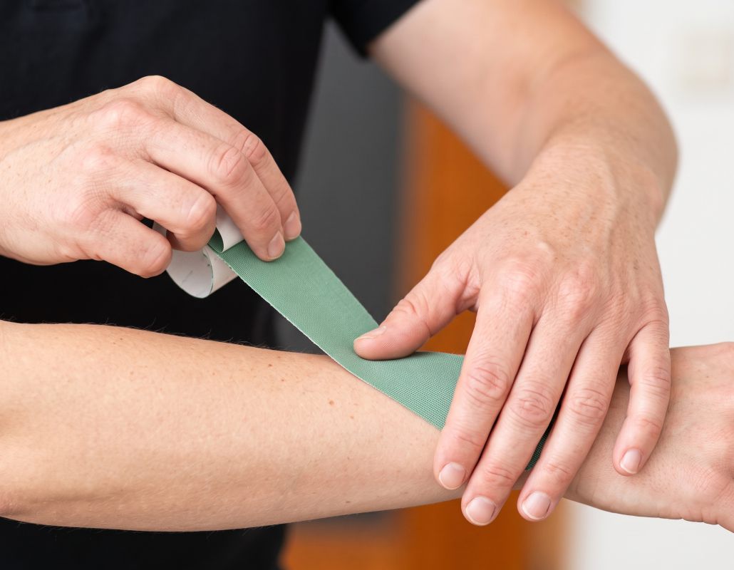 Anlage eines Kinesio-Tapes – RehaPro Neu-Ulm